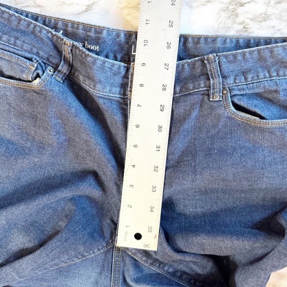 Ann Taylor LOFT Dark Wash Mid-Rise Curvy Bootcut Jeans - Picture 6 of 9